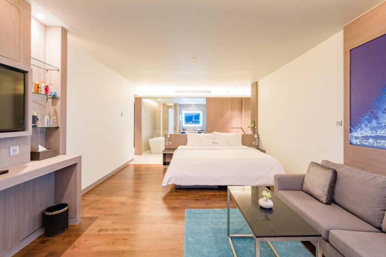 Oceanfront Beach Resort - Sha Extra Plus Patong Bagian luar foto
