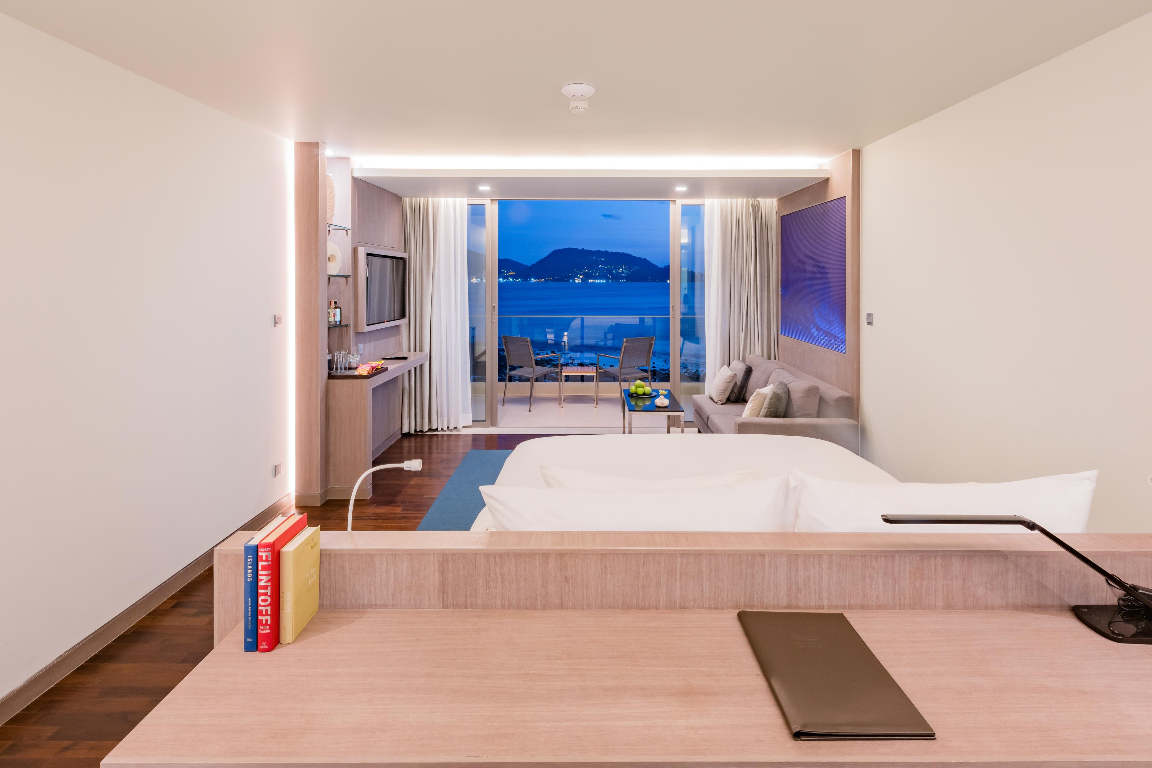 Oceanfront Beach Resort - Sha Extra Plus Patong Bagian luar foto Deluxe Ocean View Room
