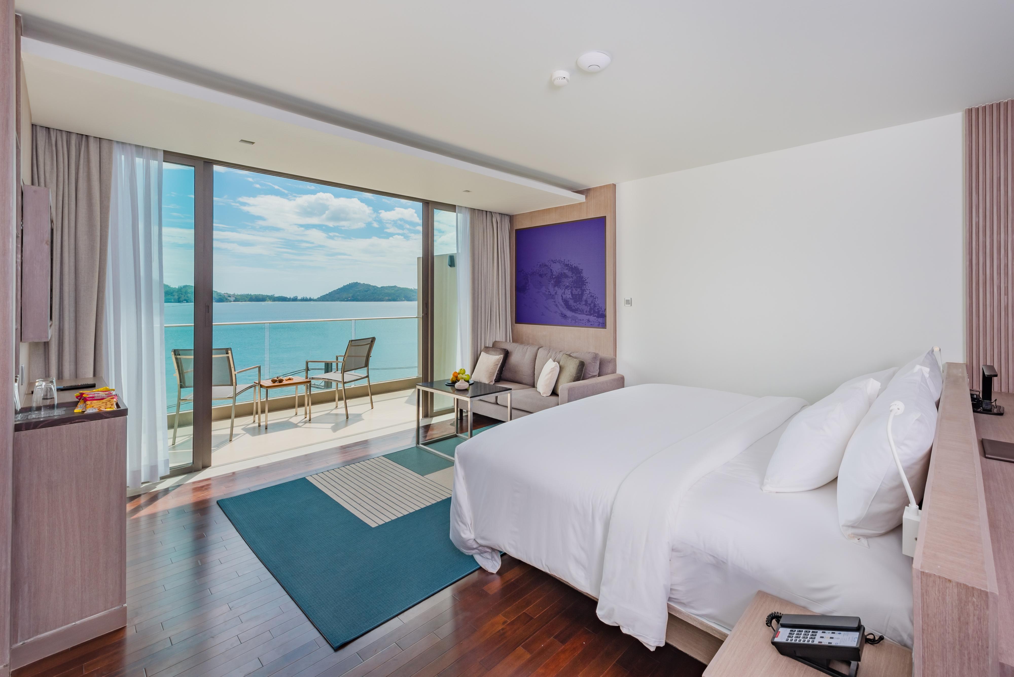 Oceanfront Beach Resort - Sha Extra Plus Patong Bagian luar foto Deluxe Ocean View