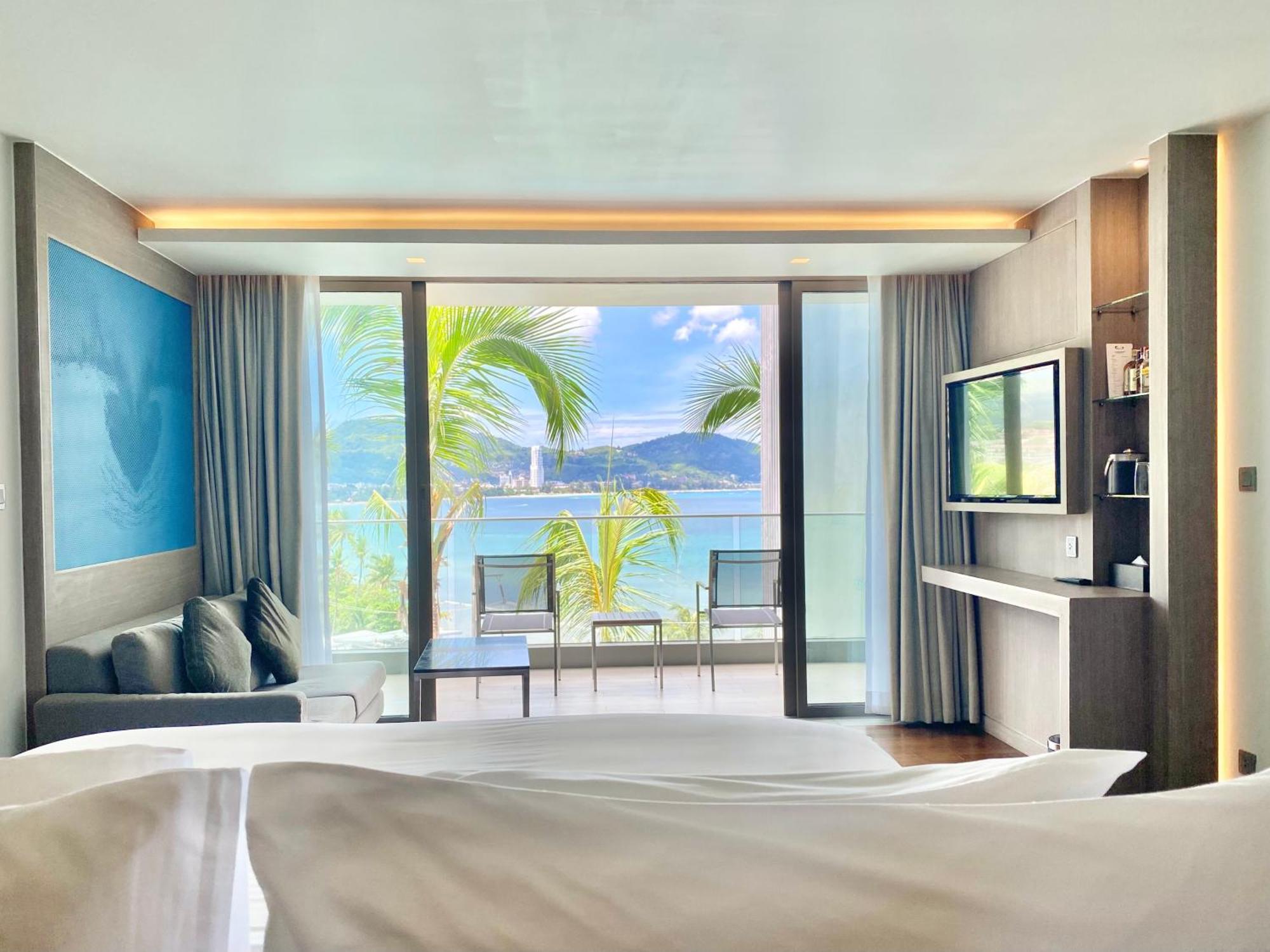 Oceanfront Beach Resort - Sha Extra Plus Patong Ruang foto Deluxe Ocean View