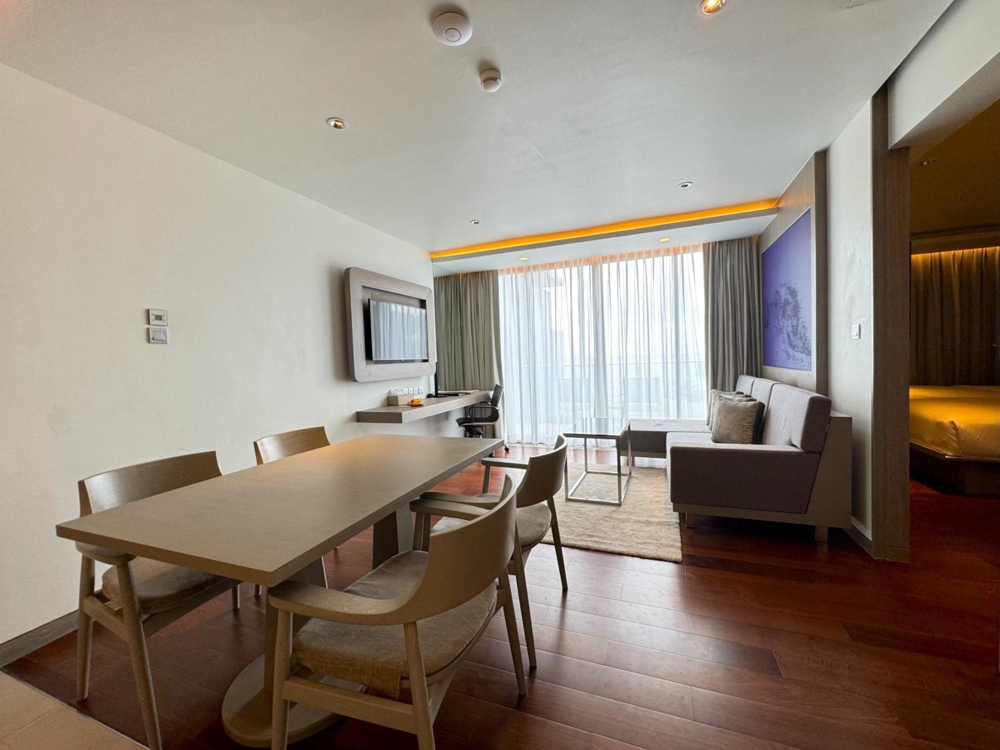 Oceanfront Beach Resort - Sha Extra Plus Patong Ruang foto A suite at the hotel