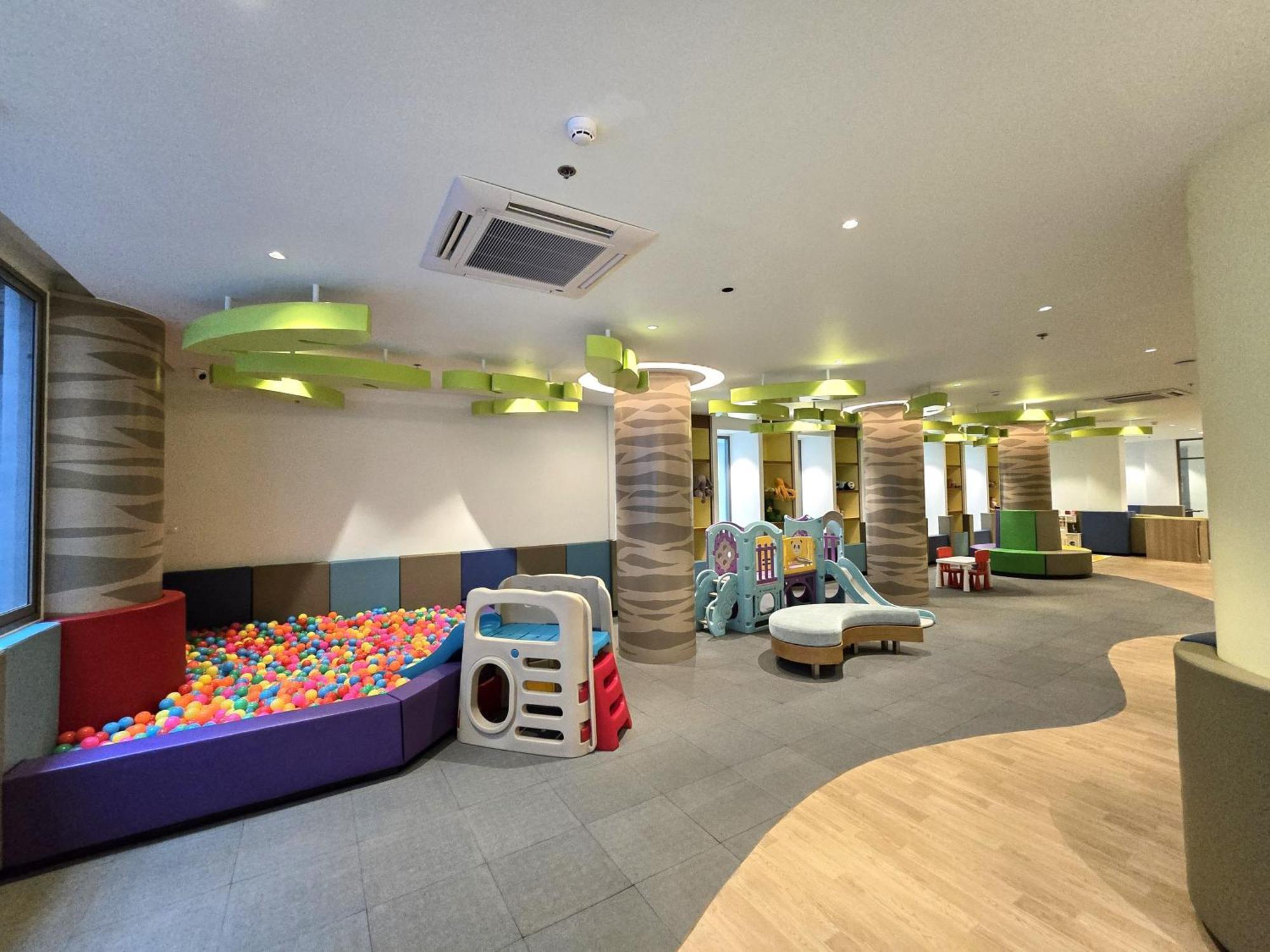 Oceanfront Beach Resort - Sha Extra Plus Patong Bagian luar foto The Children's Hospital at the Royal Marsden