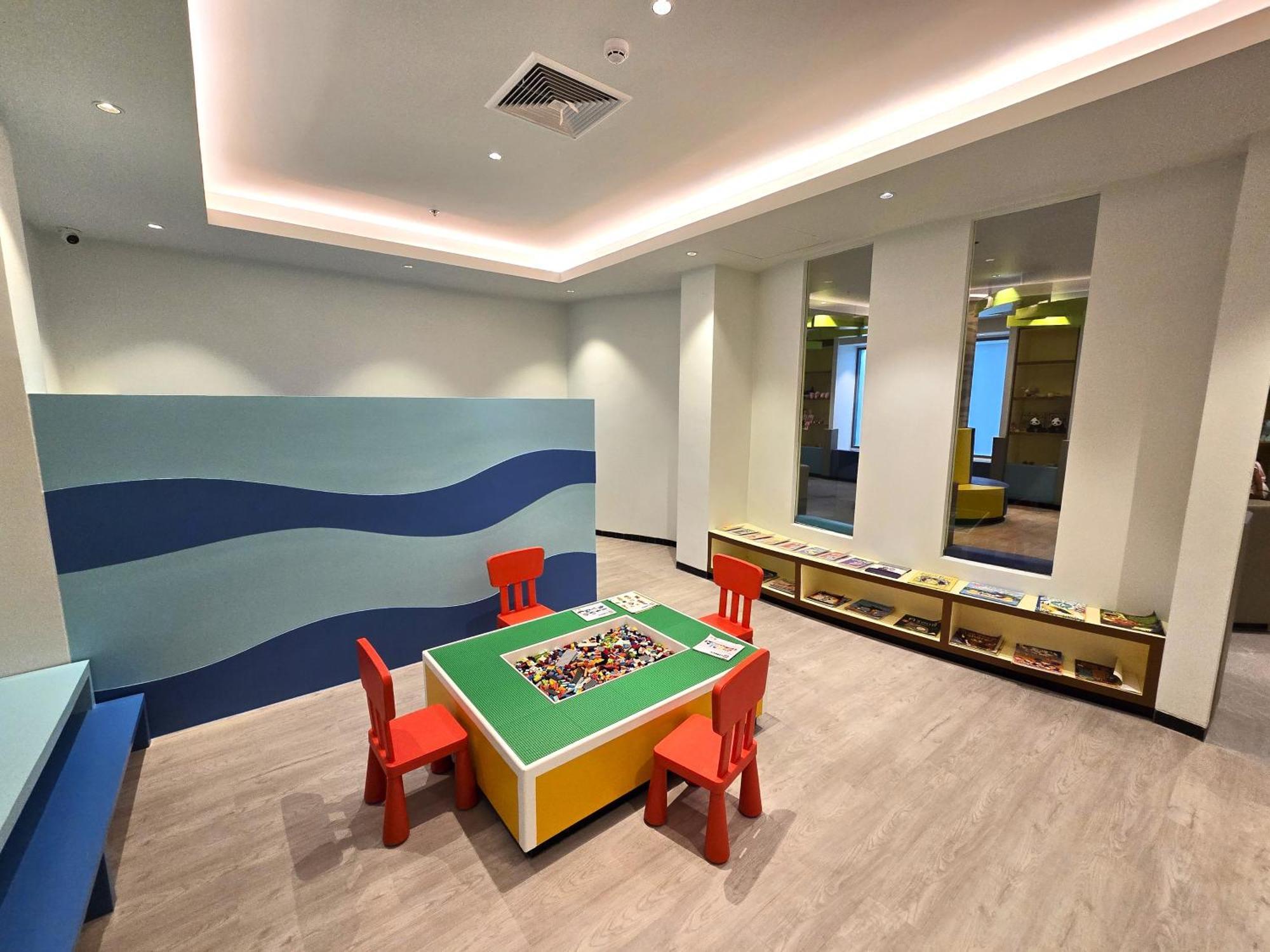 Oceanfront Beach Resort - Sha Extra Plus Patong Bagian luar foto The Children's Museum