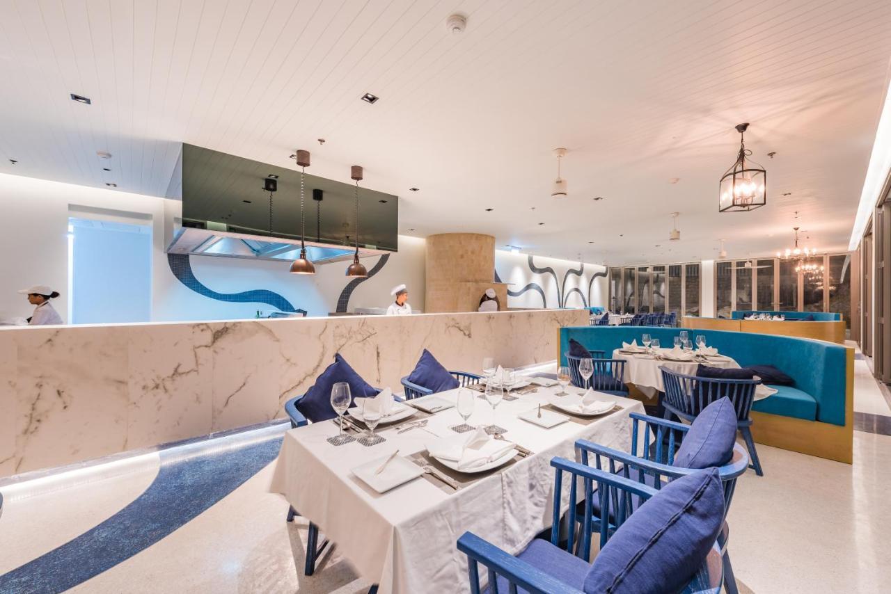 Oceanfront Beach Resort - Sha Extra Plus Patong Bagian luar foto The interior of the restaurant