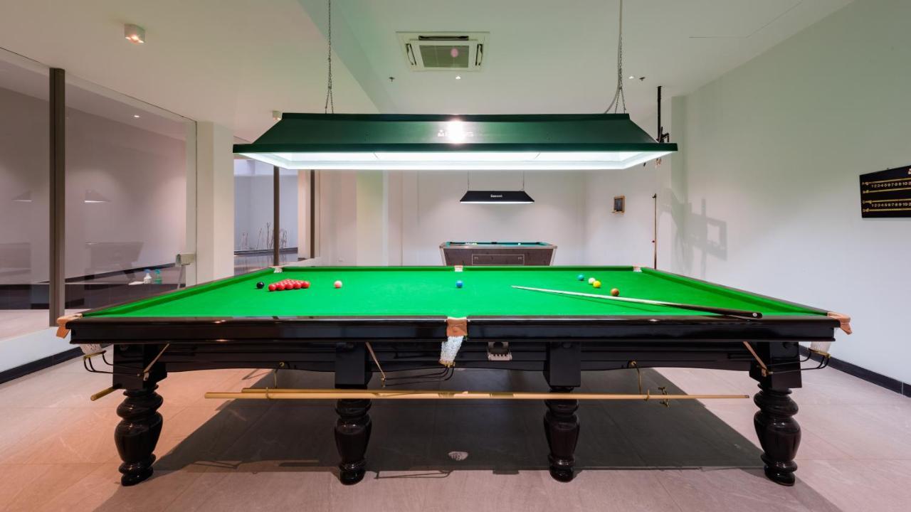 Oceanfront Beach Resort - Sha Extra Plus Patong Bagian luar foto A snooker table